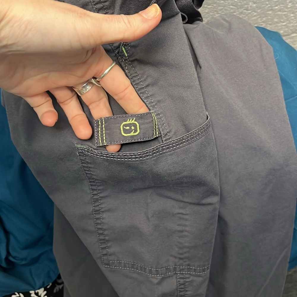 Women's Gray Cargo Pants size medium tall - Picture 4 of 4
